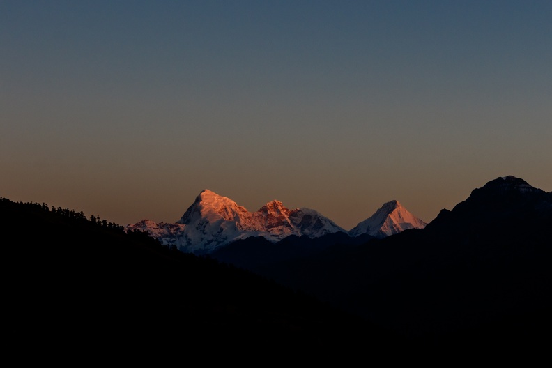 20171107-061430_Sunrise_illuminates_Mountains.jpg